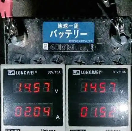 定電圧法の充電による電流の低下の実験写真