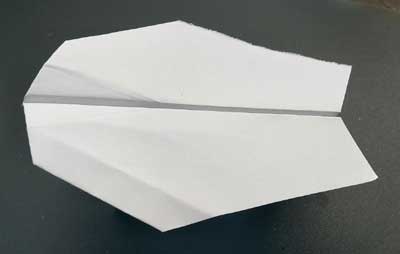 紙飛行機が飛ぶ理由　紙飛行機