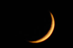ニコンＤ４０＋コシナ 100-300mm F5.6-6.7で撮った月の写真