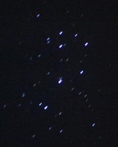 プレアデス星団の写真 SIGMA 70-300mm 4-5.6 DL + NIKON D40ISO1600 f300mm F5.6 露出時間１０秒撮影日時２０１２年１２月１０日２０時３分 
